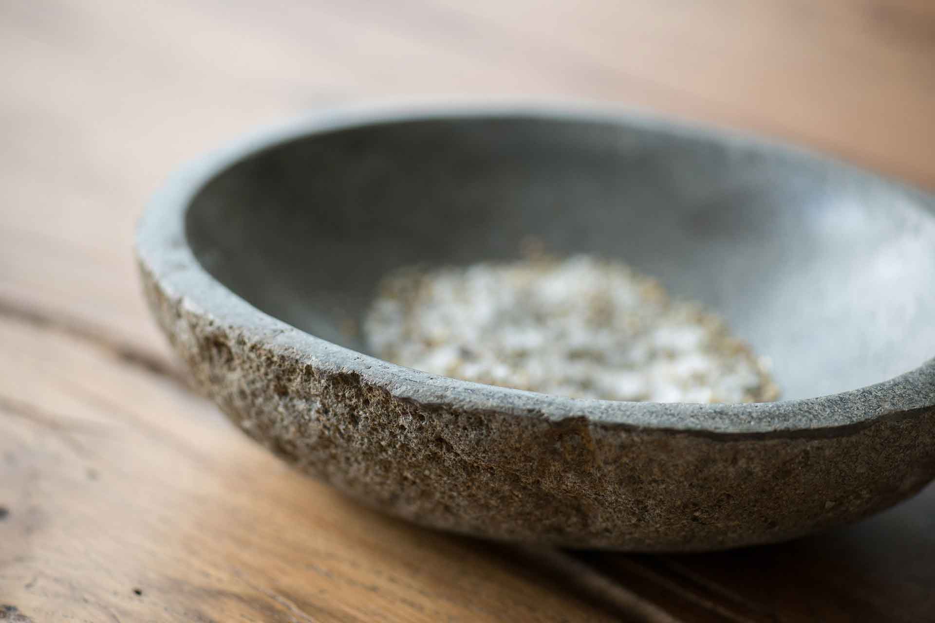 Ästhetische, meditative Steinschale