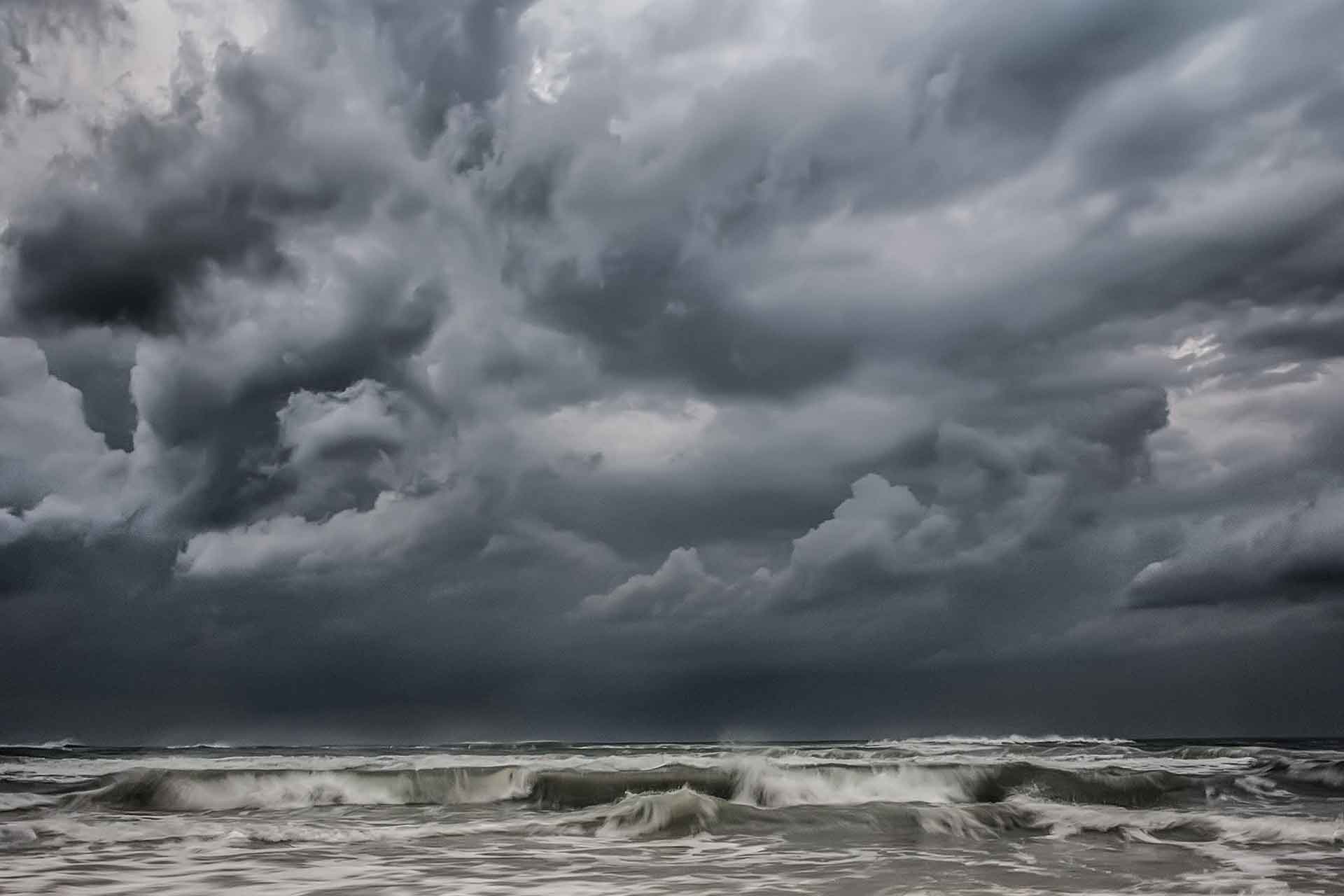 Stürmische Wolken in der norwegischen Nordsee
